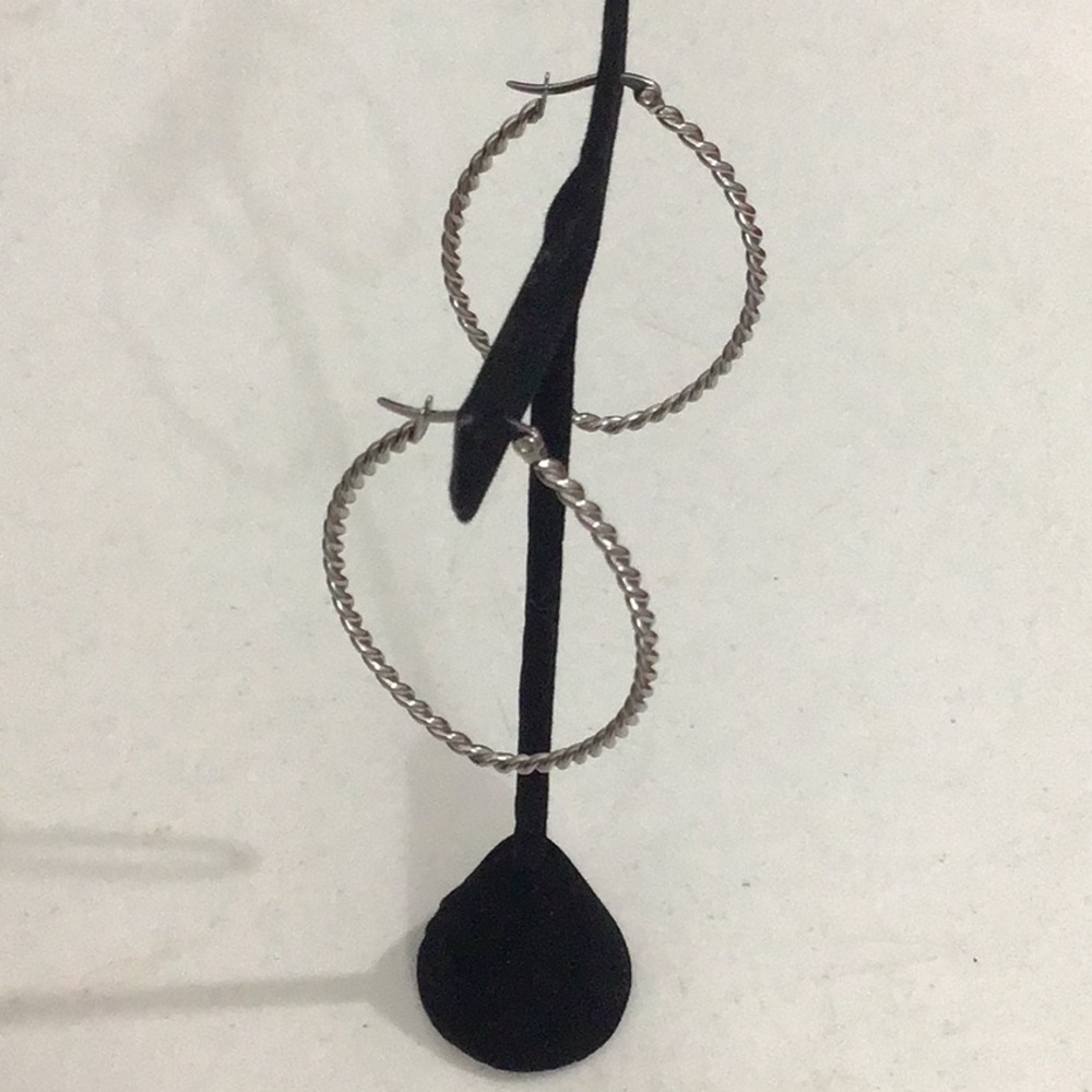 Hypoallergenic Pierced Stainless Steel Oval Rope Design Earrings.